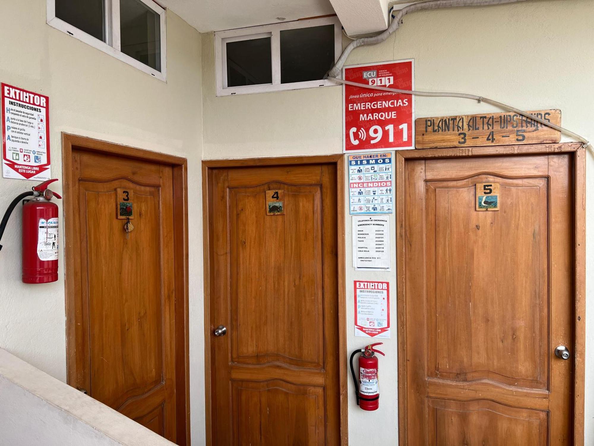 Hostal Cattleya Puerto Baquerizo Moreno Dış mekan fotoğraf