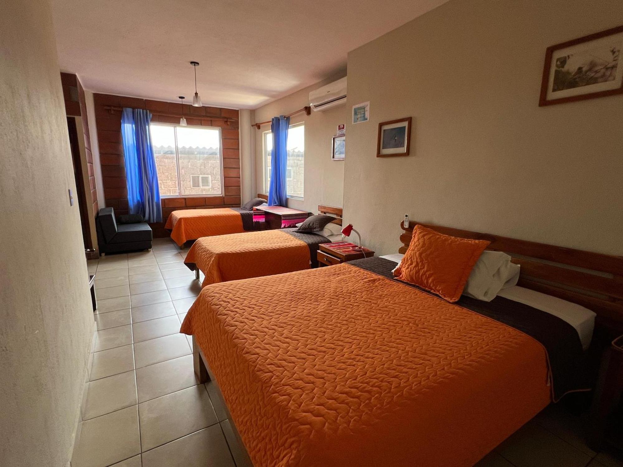 Hostal Cattleya Puerto Baquerizo Moreno Dış mekan fotoğraf
