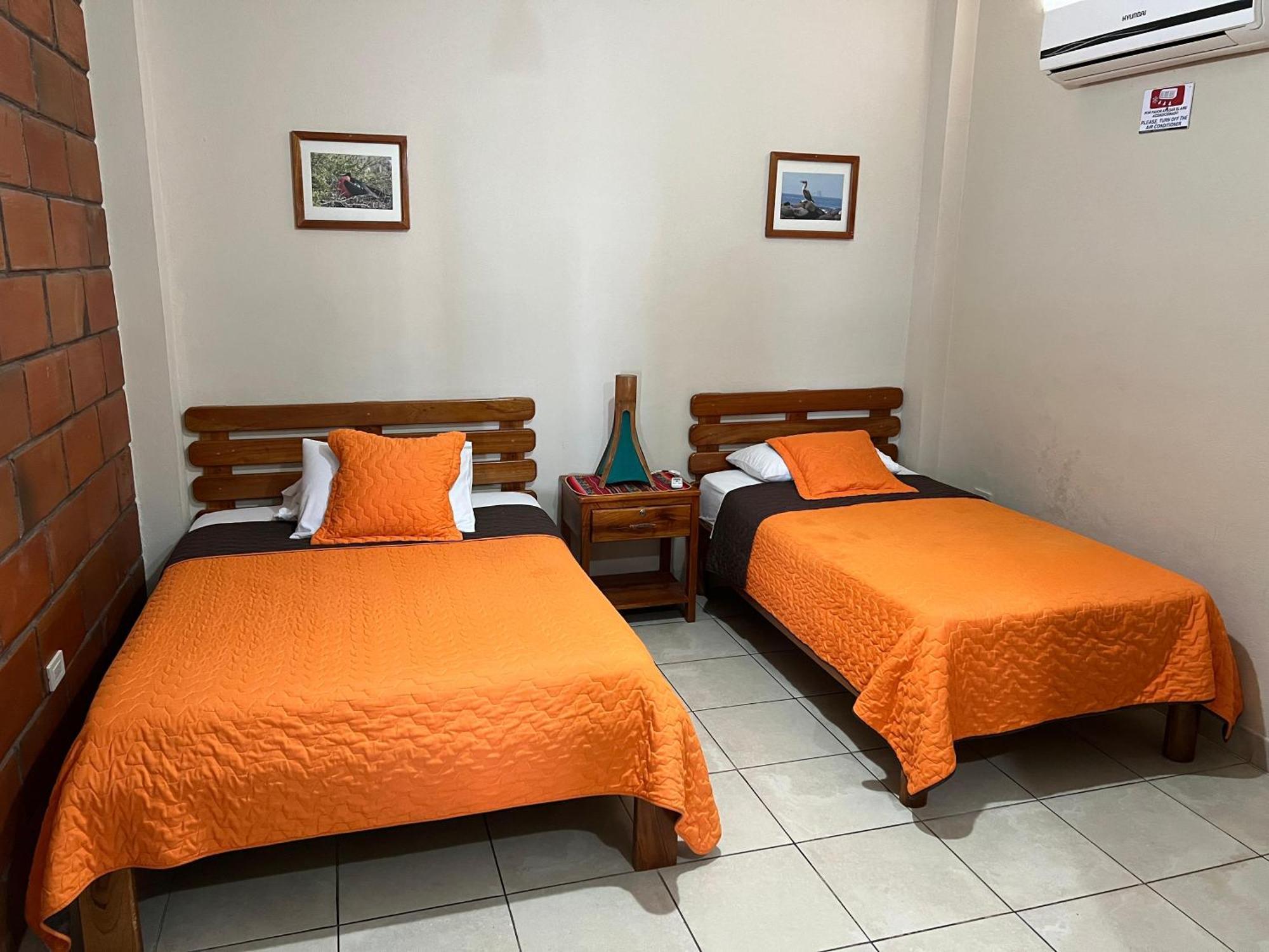 Hostal Cattleya Puerto Baquerizo Moreno Oda fotoğraf