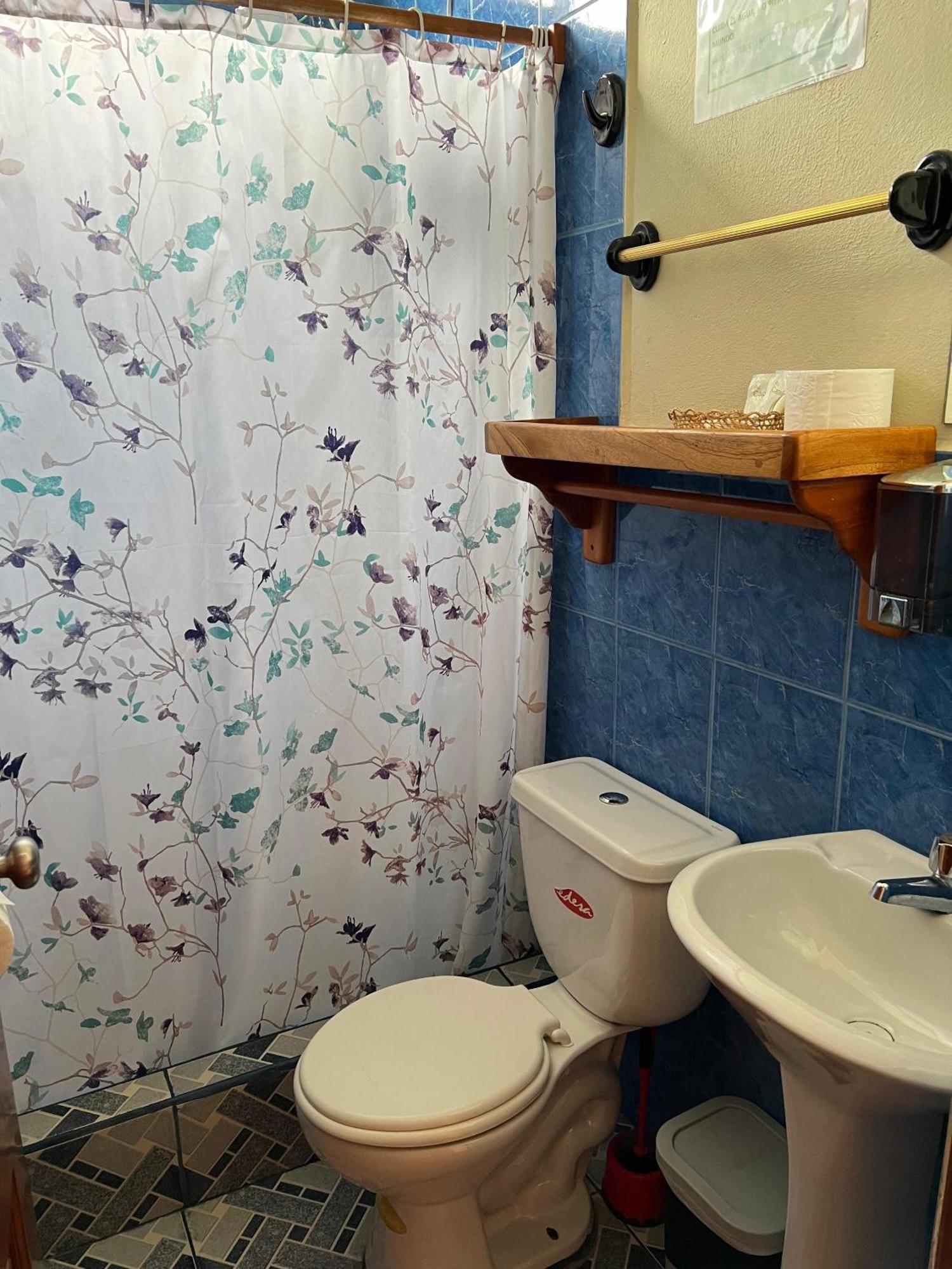 Hostal Cattleya Puerto Baquerizo Moreno Dış mekan fotoğraf