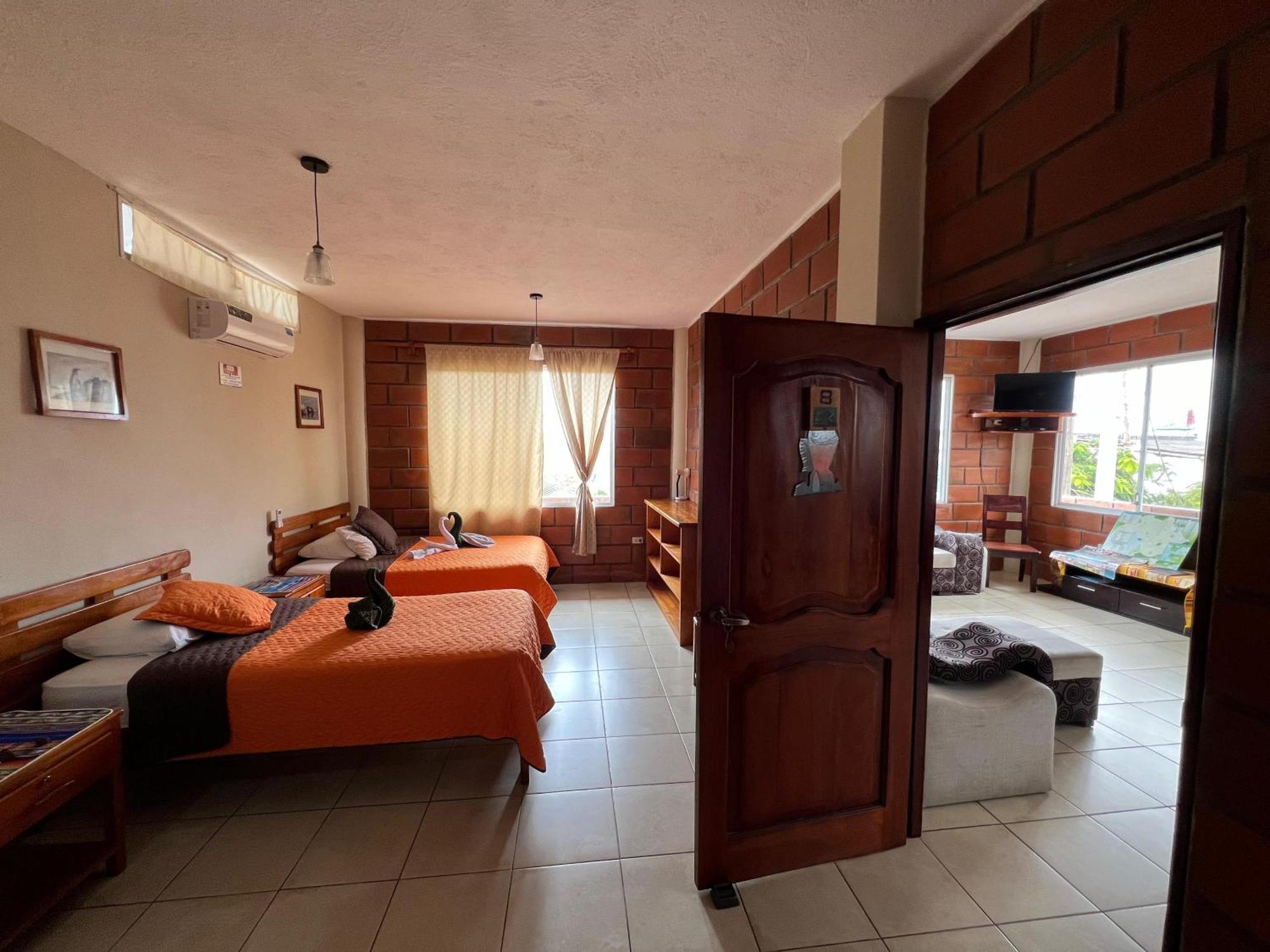 Hostal Cattleya Puerto Baquerizo Moreno Dış mekan fotoğraf