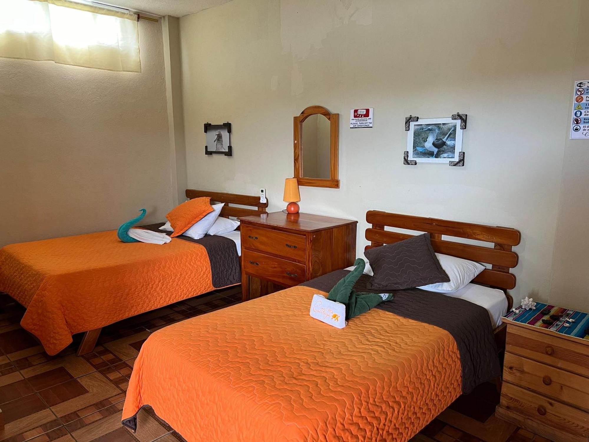 Hostal Cattleya Puerto Baquerizo Moreno Dış mekan fotoğraf