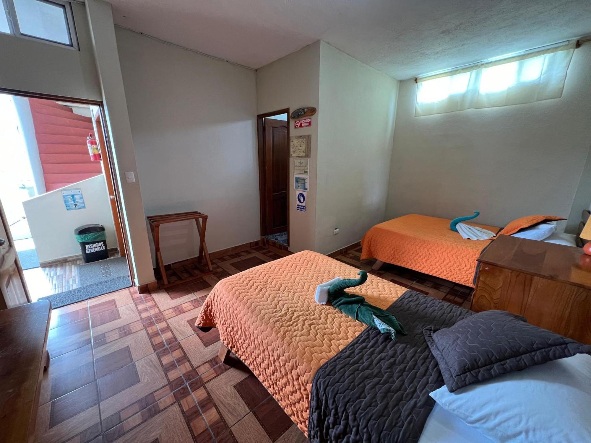 Hostal Cattleya Puerto Baquerizo Moreno Dış mekan fotoğraf