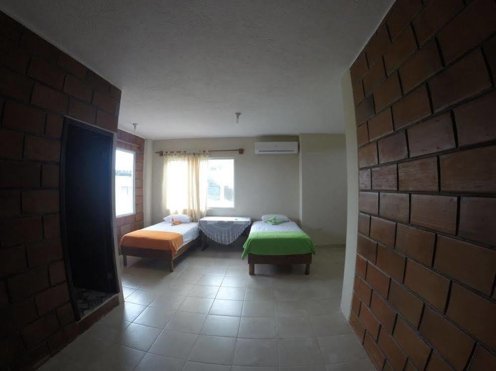 Hostal Cattleya Puerto Baquerizo Moreno Dış mekan fotoğraf
